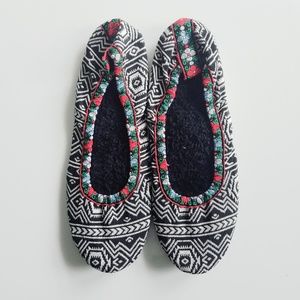 Geometric canvas fuzzy lined slippers